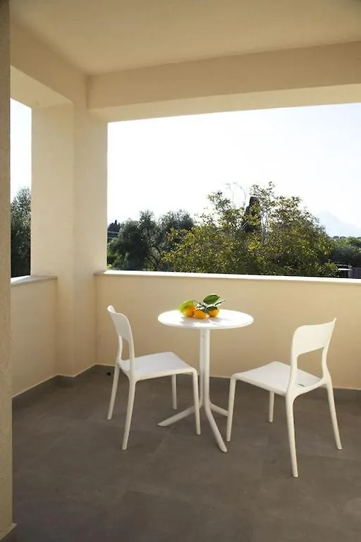Ville Dell'Eden Con 9 Camere Da Letto In 6 Unita Abitative Lascari 0*,