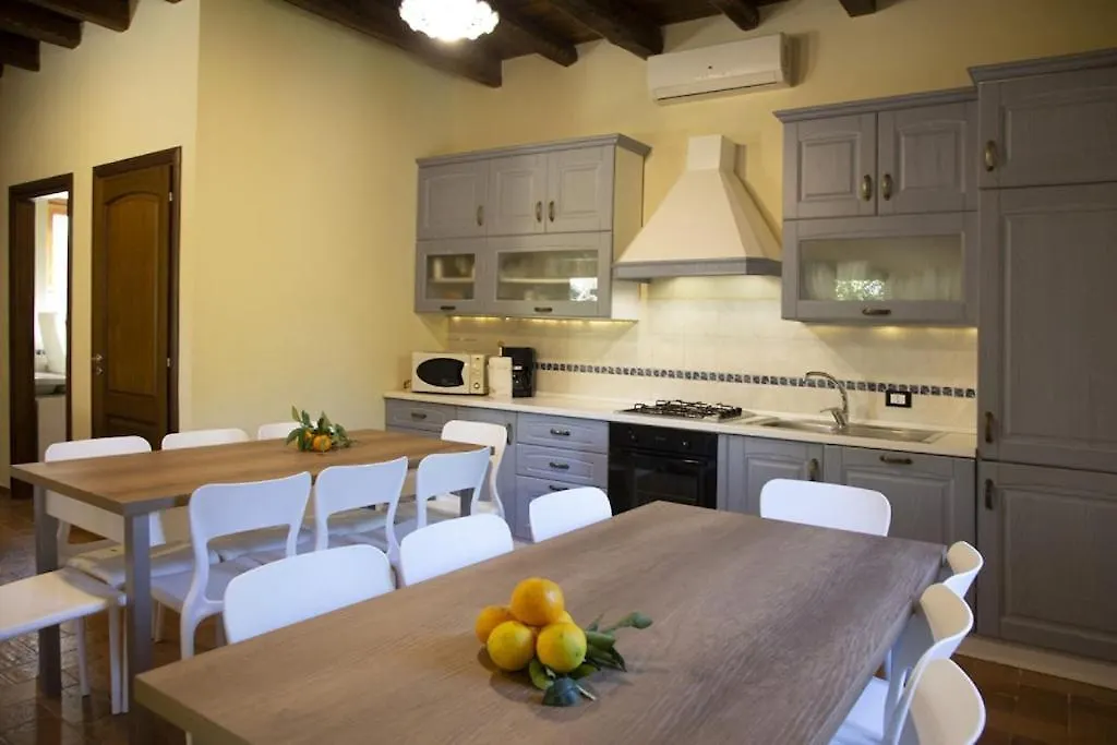 Ville Dell'Eden Con 9 Camere Da Letto In 6 Unita Abitative ラスカリ ヴィラ