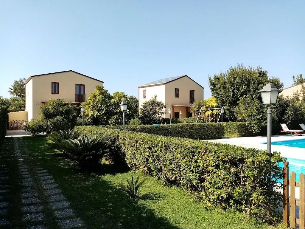 Ville Dell'Eden Con 9 Camere Da Letto In 6 Unita Abitative ラスカリ ヴィラ