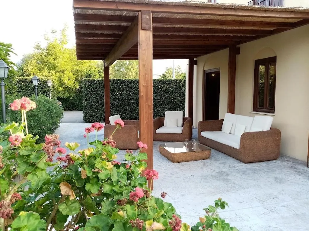 Ville Dell'Eden Con 9 Camere Da Letto In 6 Unita Abitative ラスカリ