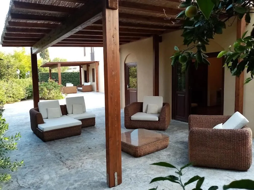ヴィラ Ville Dell'Eden Con 9 Camere Da Letto In 6 Unita Abitative ラスカリ