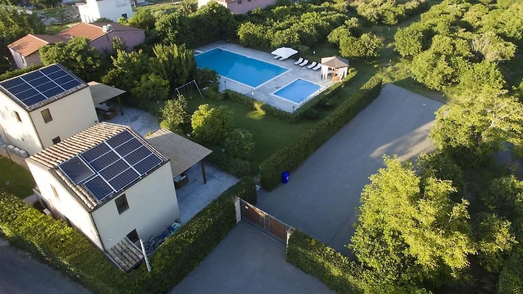 Ville Dell'Eden Con 9 Camere Da Letto In 6 Unita Abitative ラスカリ ヴィラ