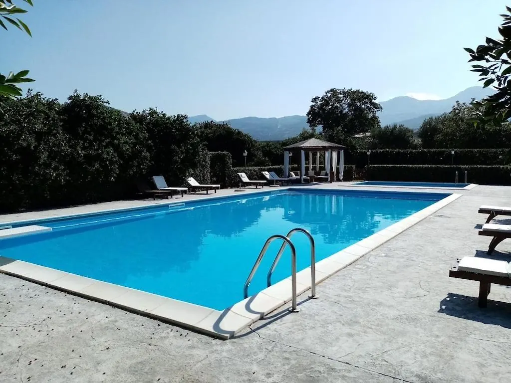 ヴィラ Ville Dell'Eden Con 9 Camere Da Letto In 6 Unita Abitative ラスカリ